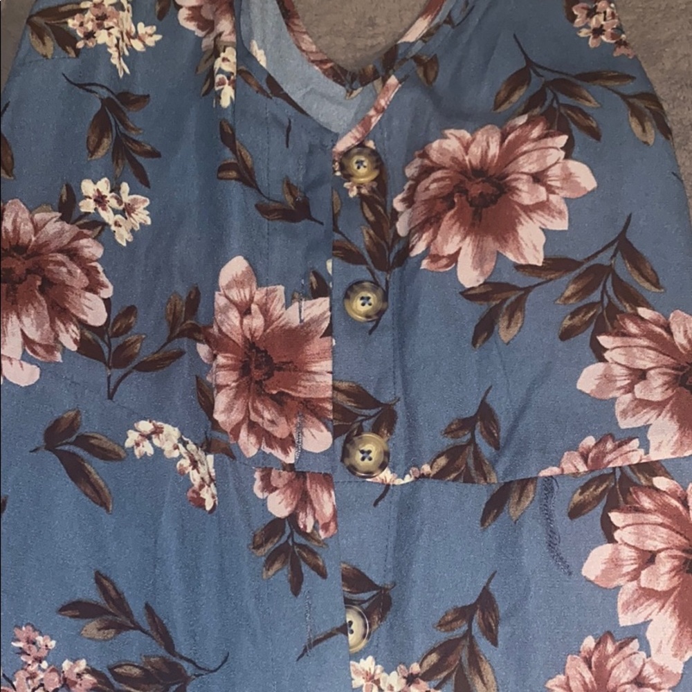 Floral romper. - Picture 2 of 3